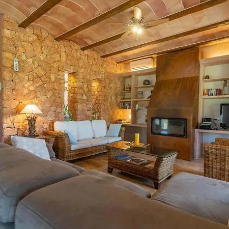 S'albarcoquer Villa *