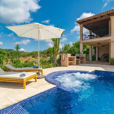 S'albarcoquer Villa *