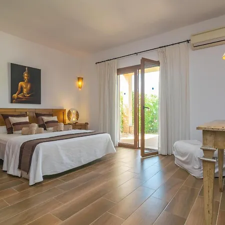 S'albarcoquer Villa *